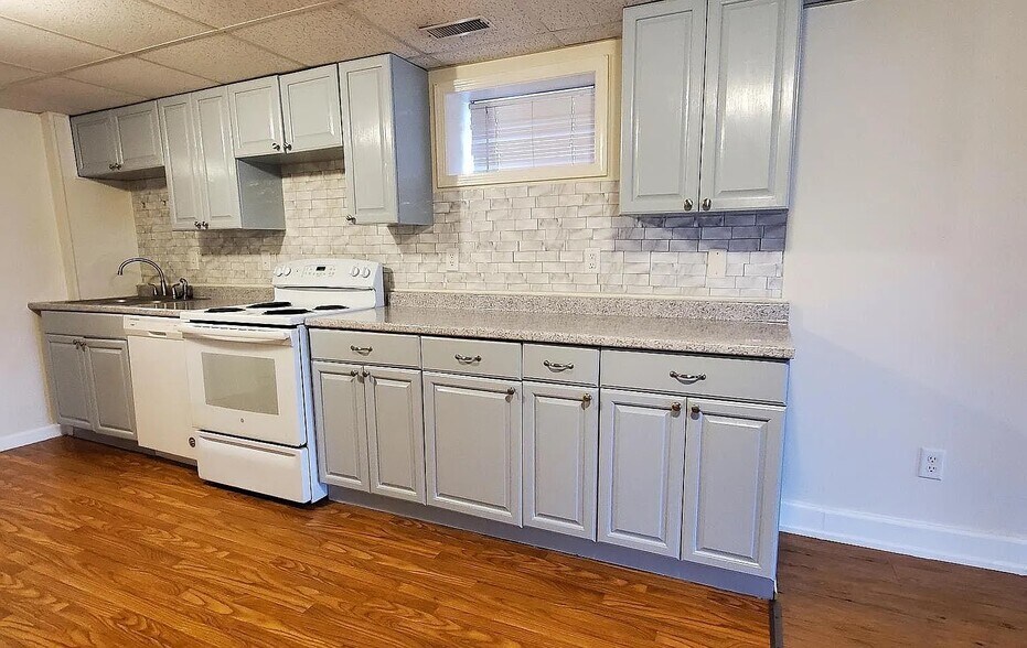 Building Photo - 1349 Beach Dr Apt. 1