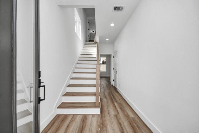 Building Photo - 6951 Foster St