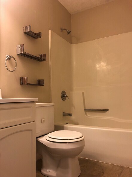 Bathroom - 1510 Dot Street