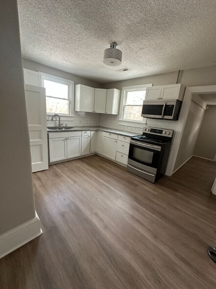 Building Photo - 2715 Cole Rd