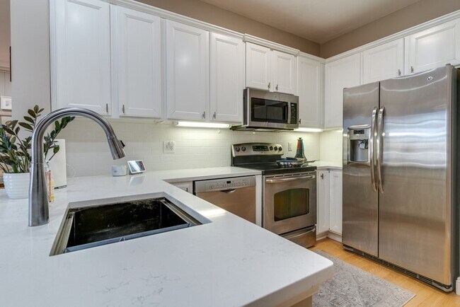 Building Photo - 21 Rockland St