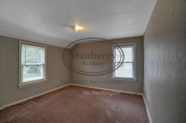 Building Photo - 1017 Searles Rd