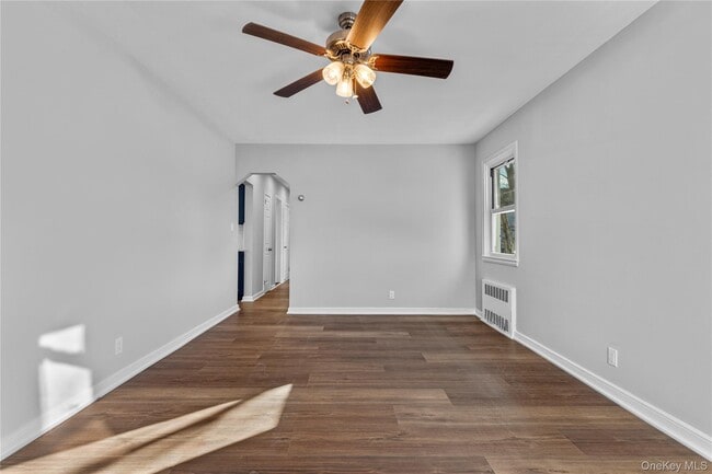 Building Photo - 840 E Broadway