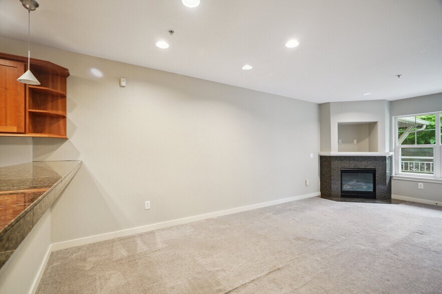 Building Photo - 1415 6th Ave N
