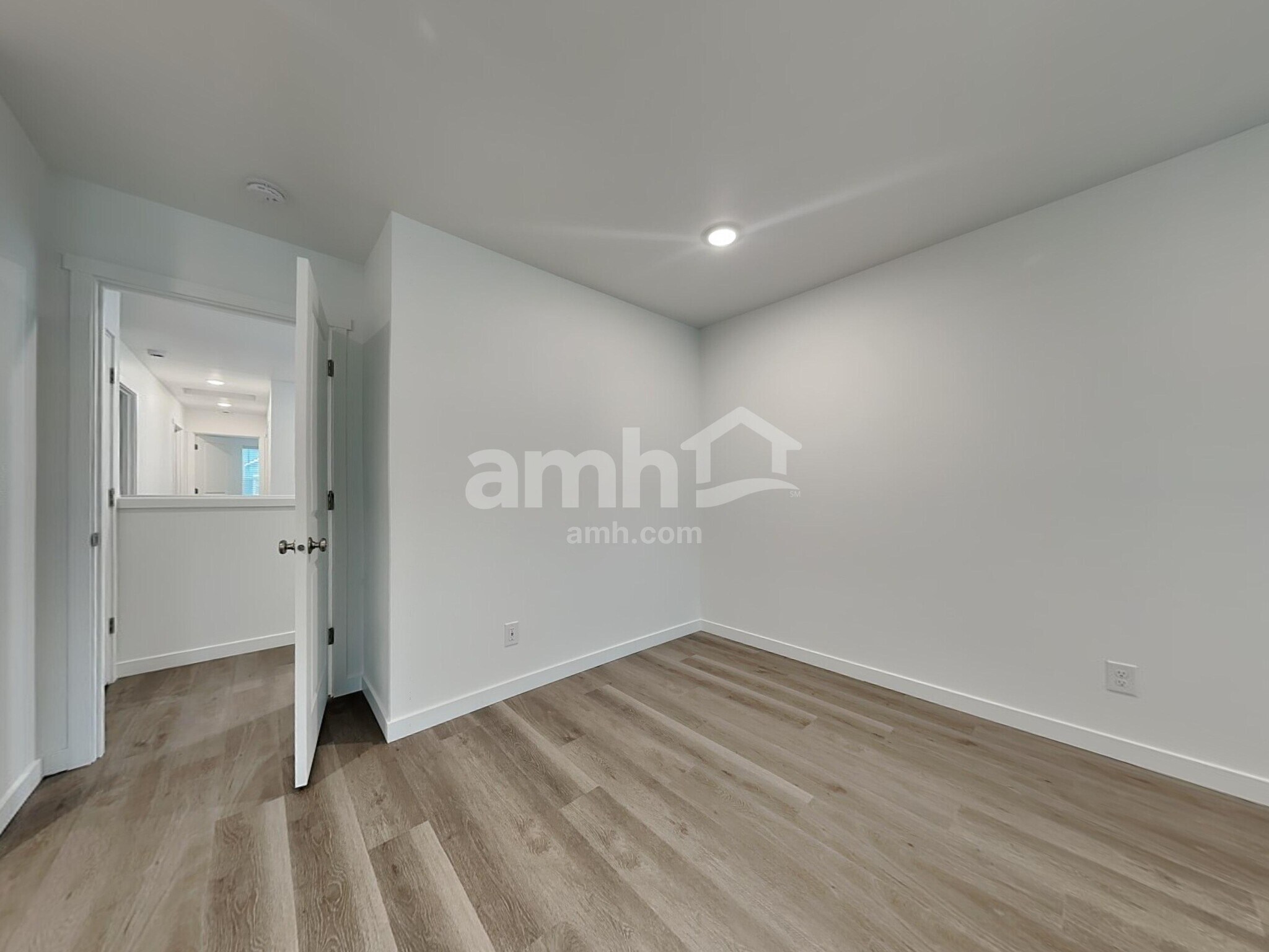 Building Photo - 5012 Washington St SE