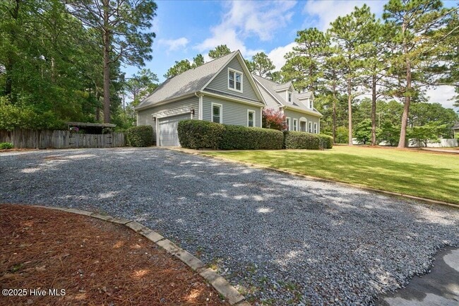 Building Photo - 209 Lazar Ln