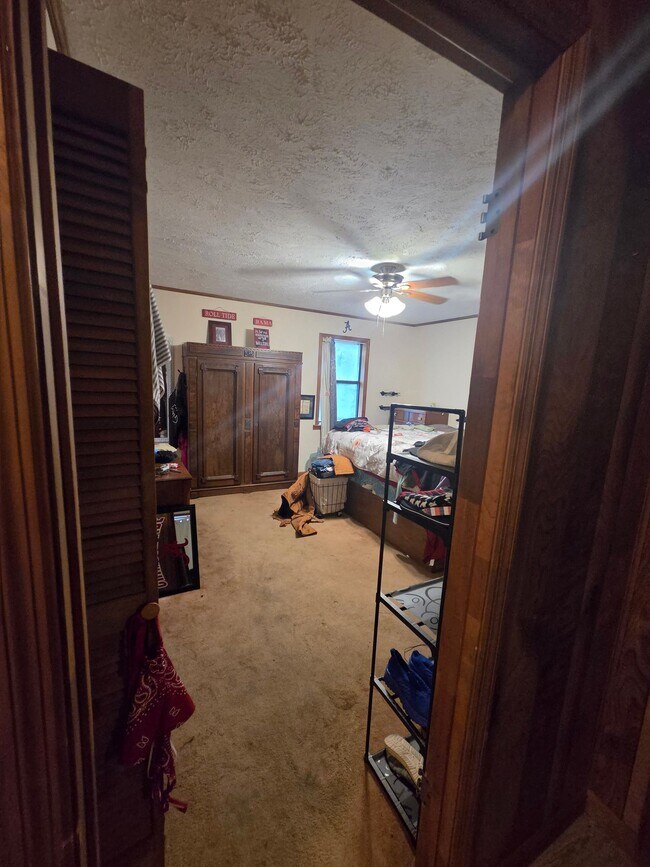 Building Photo - 127 Mona Ln