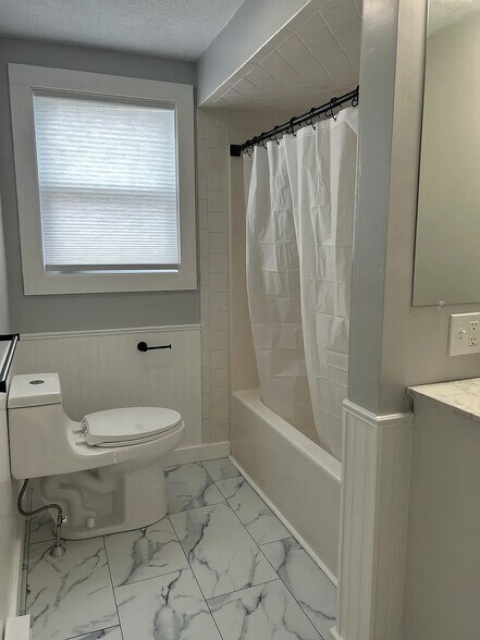 Building Photo - 41 Green Meadow Dr
