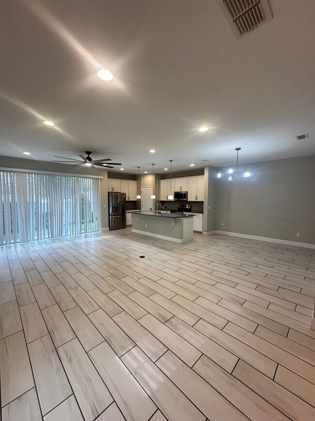 Building Photo - Longwood Townhouse