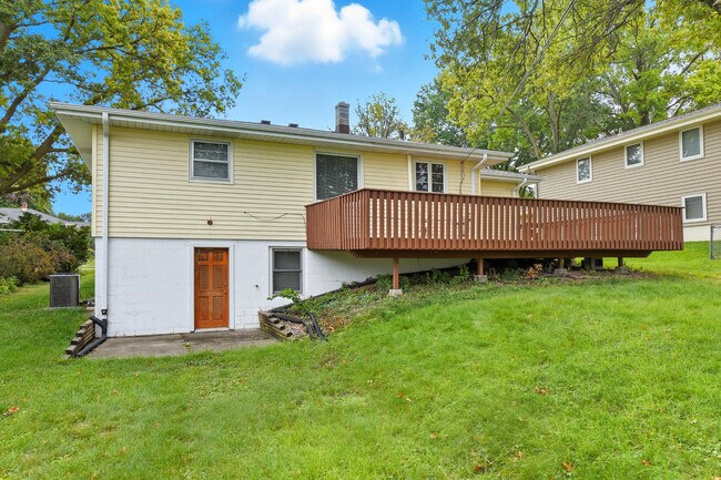 Building Photo - 2710 S 48th Ave