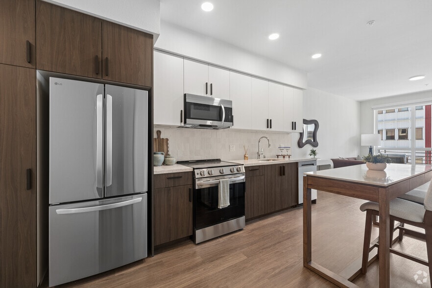 2BR, 1BA - 800SF - Kitchen - Maru Apartments