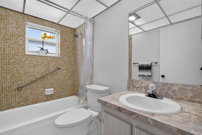 Building Photo - 40 Burgundy A