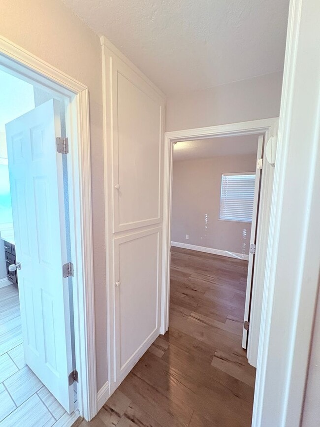 Building Photo - 1524 Gladstone Dr