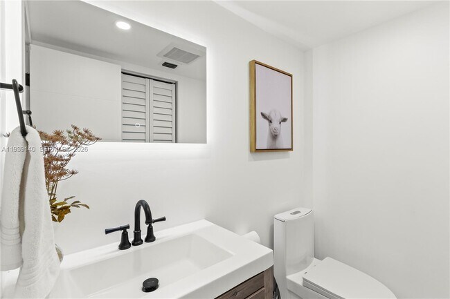 Building Photo - 9001 Jacaranda Ln