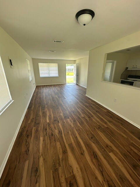Building Photo - 2615 Demaret Dr