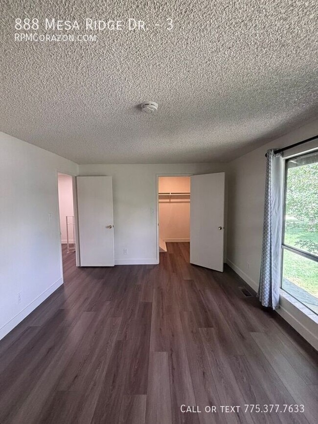 Building Photo - 888 Mesa Ridge Dr