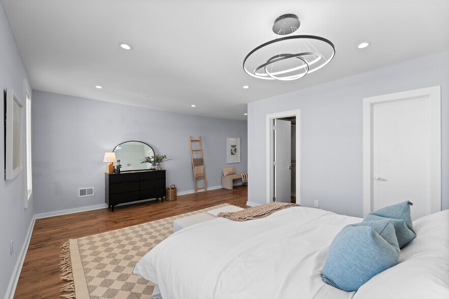 Building Photo - 869 Corinthian Ave