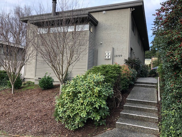 Entry to Unit #1 - 10320 NE 186th St