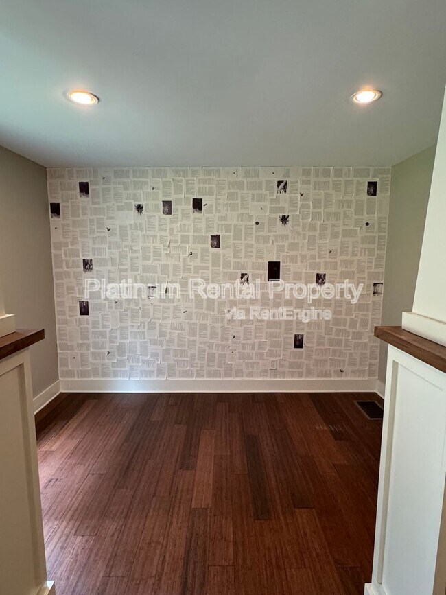 Building Photo - 381 Lynne Cir