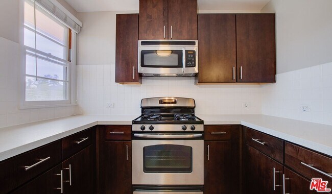 Building Photo - 1627 Penmar Ave