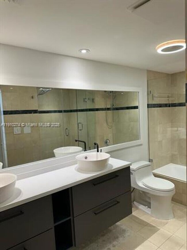 Building Photo - 251 Crandon Blvd