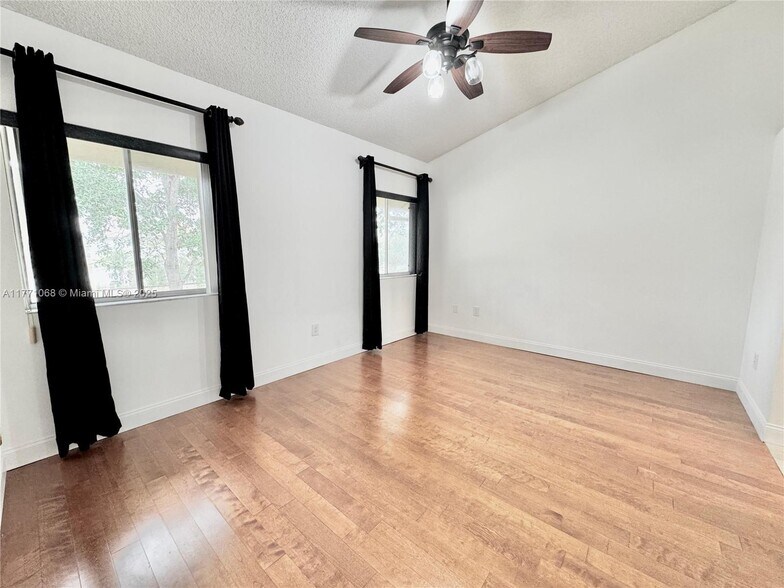 Building Photo - 16320 Malibu Dr