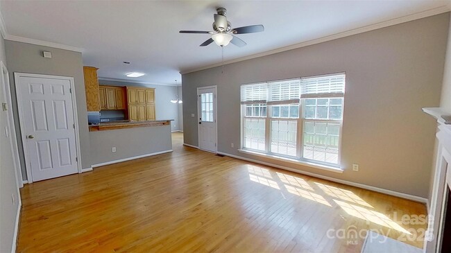 Building Photo - 12111 Carolina Oak Cir