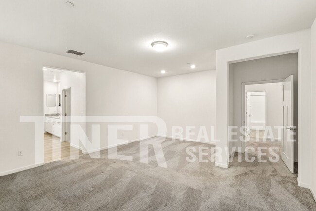 Building Photo - 1580 Parkside Way