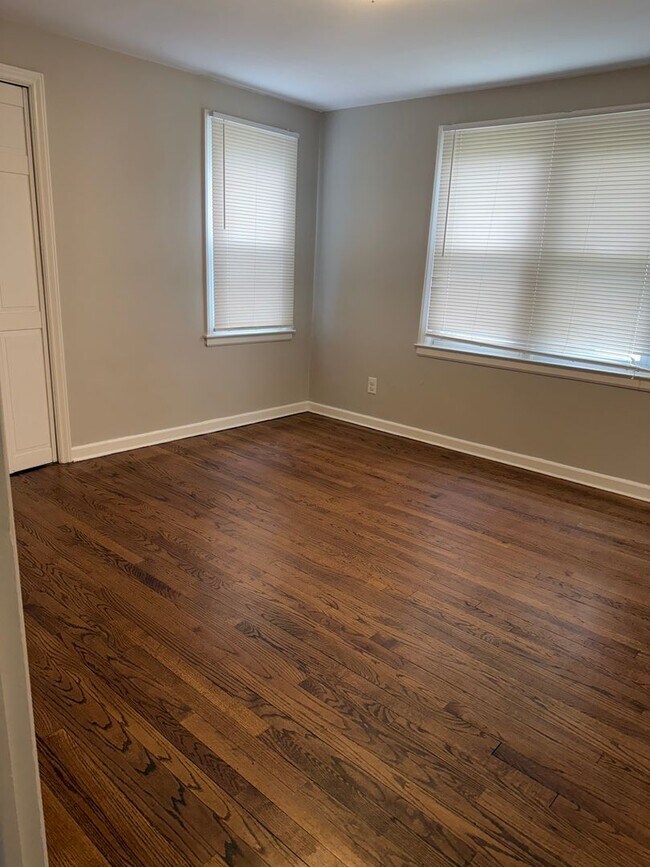 Building Photo - SPECIAL OFFER ! Sign lease by Monday 5/11/26 and  get  1/2 Off First Month rent!