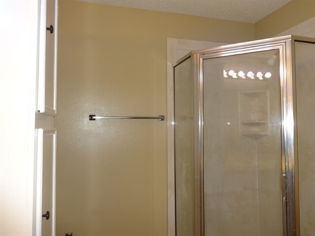 Building Photo - 407 Lazy Ln