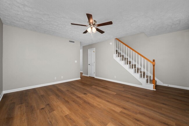 Building Photo - 2426 Willowbrook Dr