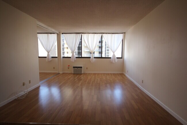 Building Photo - Kukui Plaza - Ewa Tower -1 Bedroom, 1 Bathroom, 1 Parking !