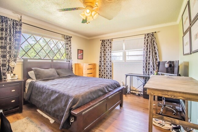 Building Photo - Great 3 bedroom 2 bathroom house in fantastic Location!