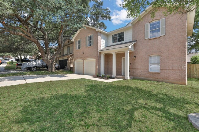 Building Photo - Beautiful updated two-story home w/4 Bedrooms