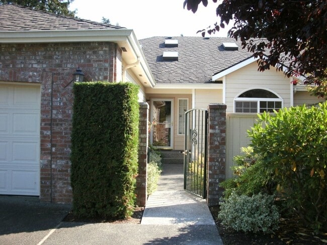 Building Photo - Comfortable Condo for Lease!