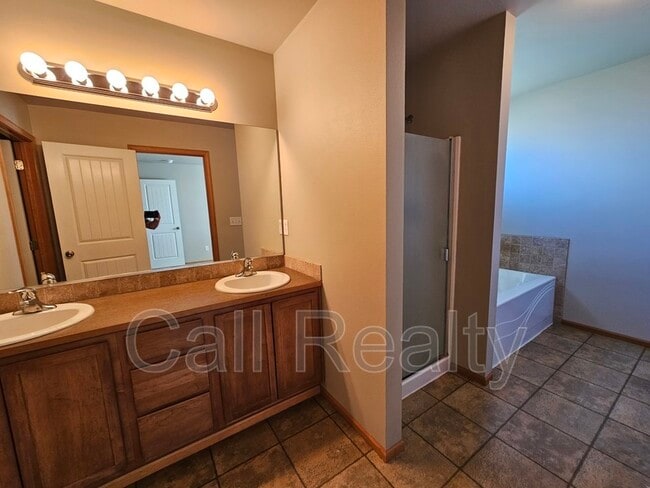 Building Photo - 6517 S Cattail Ln