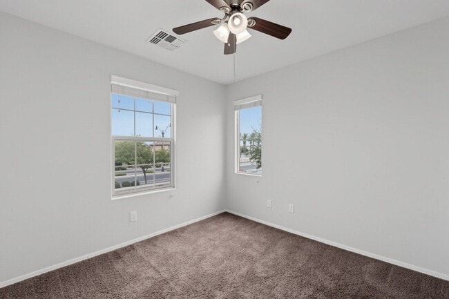 Building Photo - 2220 S Ponderosa Dr