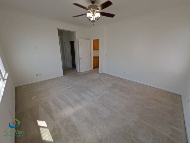 Building Photo - $5295 - 2 Story, 4 bed - 2 Bath Home in se...