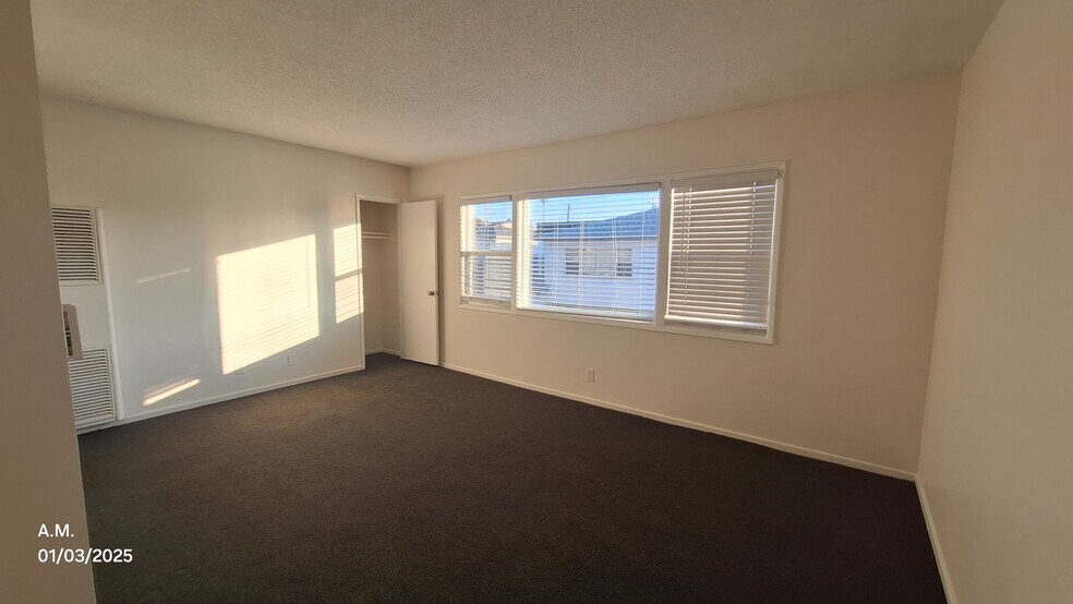 Building Photo - 912 N Market St