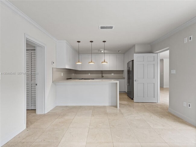 Building Photo - 651 S Mashta Dr