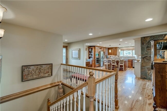Building Photo - Amazing Views & Amazing 4 Bedroom/3 Bath H...