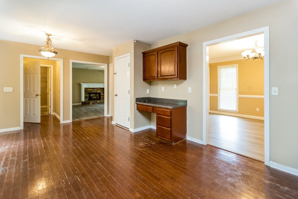 Building Photo - 815 Tynsdale Dr