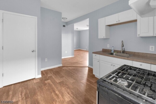Building Photo - 95 1st St