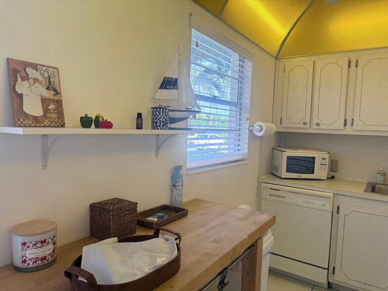 Building Photo - 52 Mansfield B