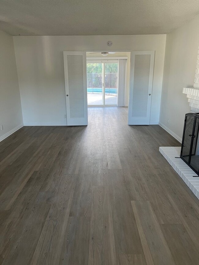 Building Photo - Moffett tract 5 bedroom home with pool in cul-de-sac