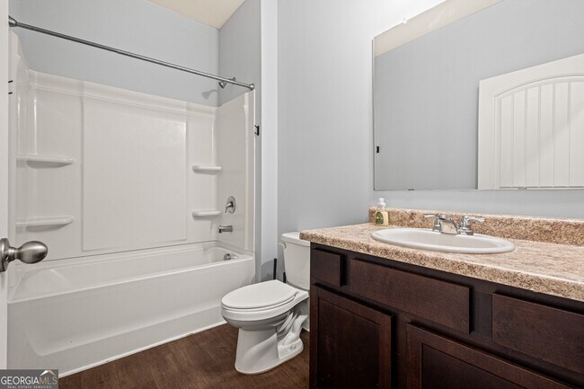 Building Photo - 5469 Waverly Dr