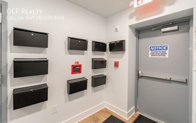 Building Photo - Two Bed Brewerytown Apartment