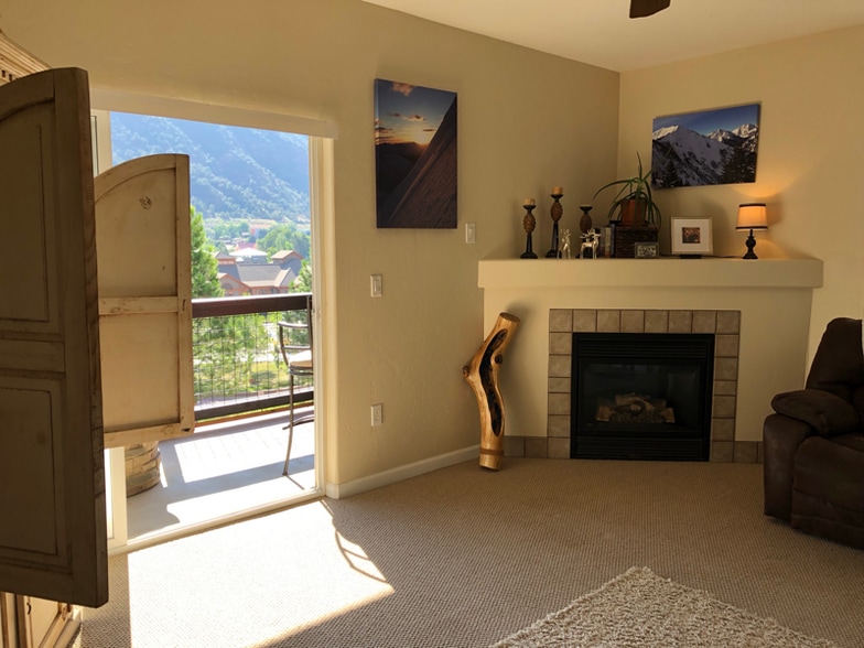 Building Photo - 2701 Midland Ave