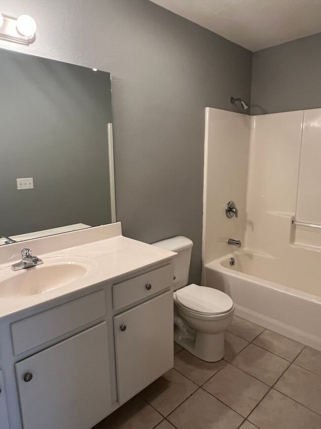 Building Photo - 105B Bailey Circle