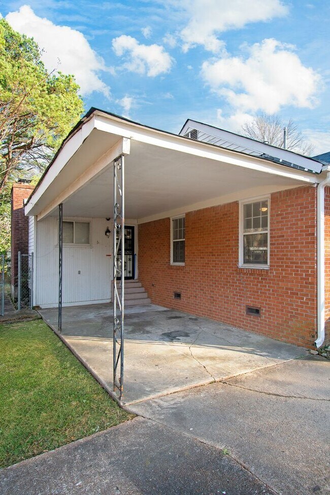 Building Photo - Newly Renovated 3BR/1B home in Whitehaven